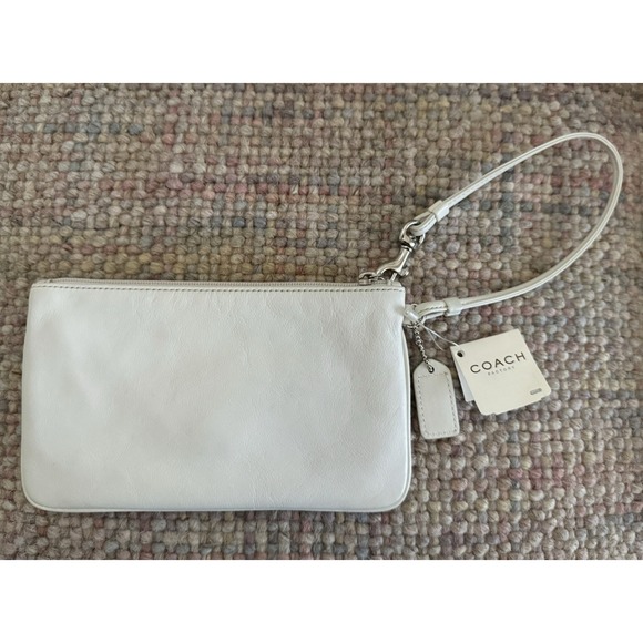 NWT Vintage SOHO Coach Off White/Cream Leather Wristlet w/Front Buckle BEAUTIFUL - Picture 7 of 11